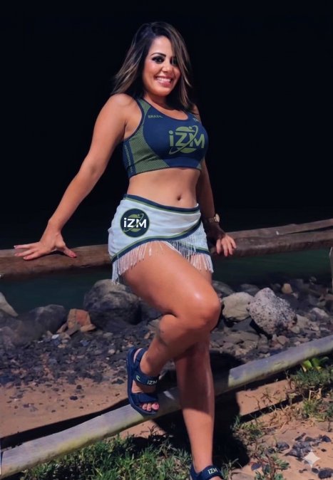 Woman wearing iZM shorts
