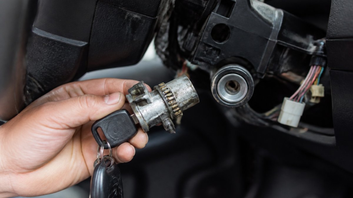 5 Signs of a Bad Ignition Cylinder | ADAM Keys & Remote