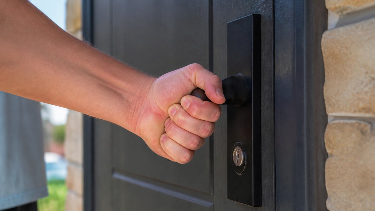 Diagram illustrating the struggle to operate a stuck handle on a faulty or aging new exterior door