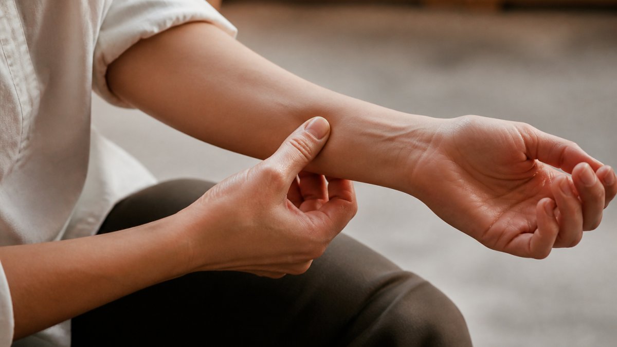 Diagram demonstrating thumb pressure techniques on forearm acupressure points stress relief
