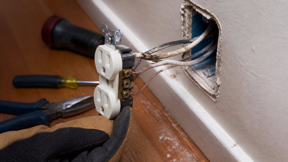 7 Signs of Faulty Wiring in Walls: What to Watch For