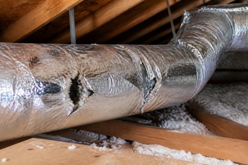 7 Signs Your Air Ducts Are Leaking (2026 Guide)