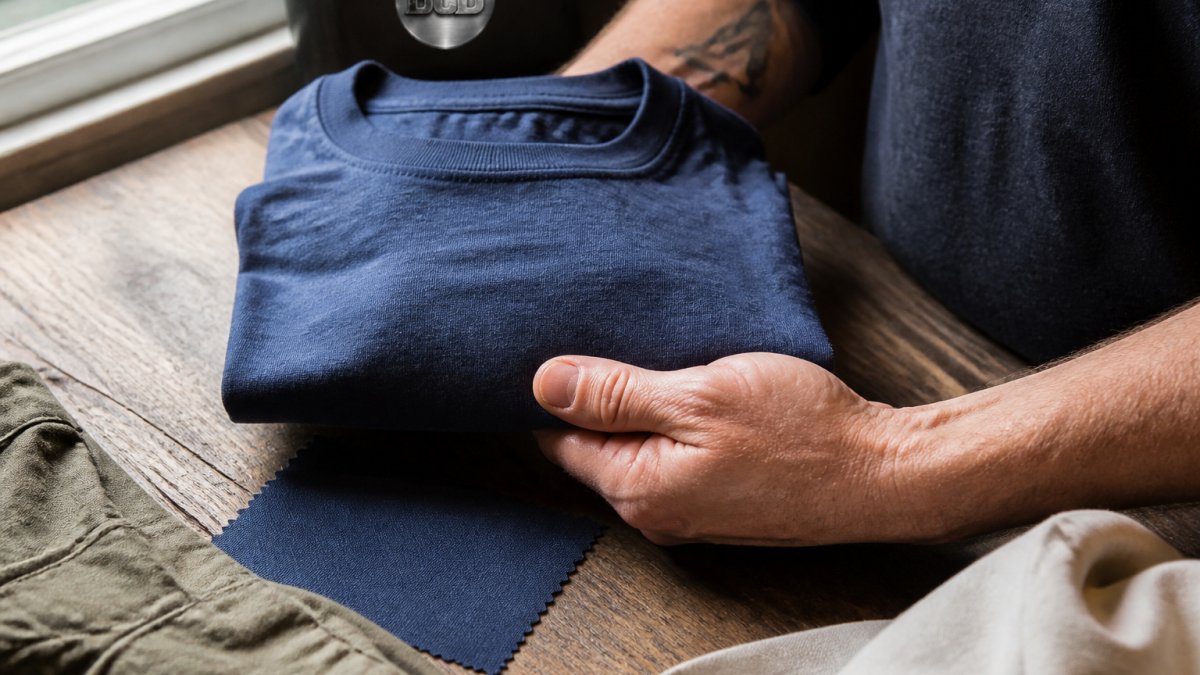 Diagram illustrating the textile quality and weave process of natural cotton fabric for apparel production