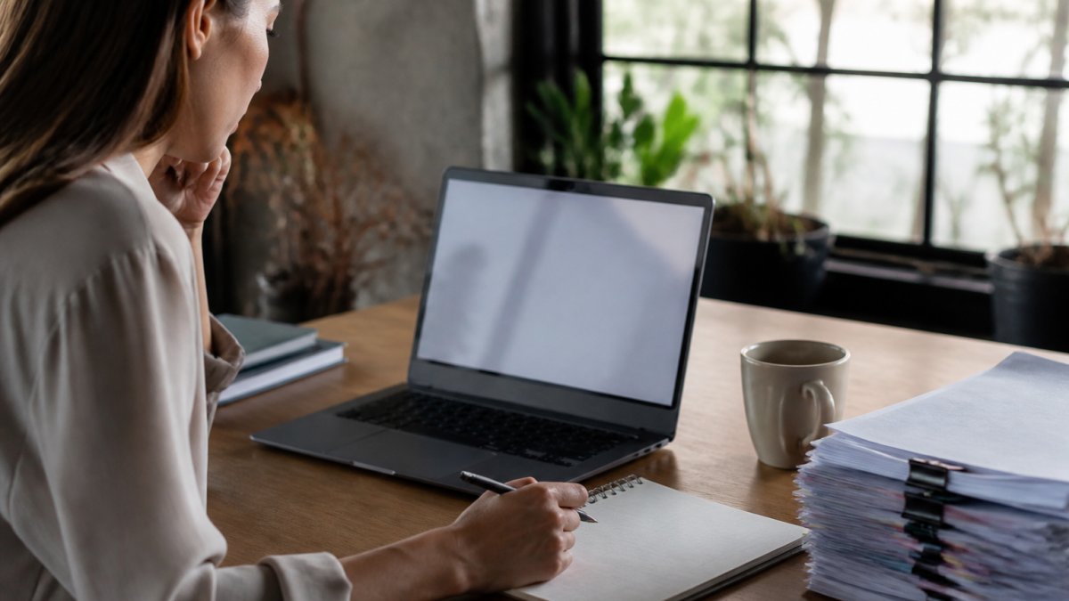 AI-Assisted Project Management With Source Tracing