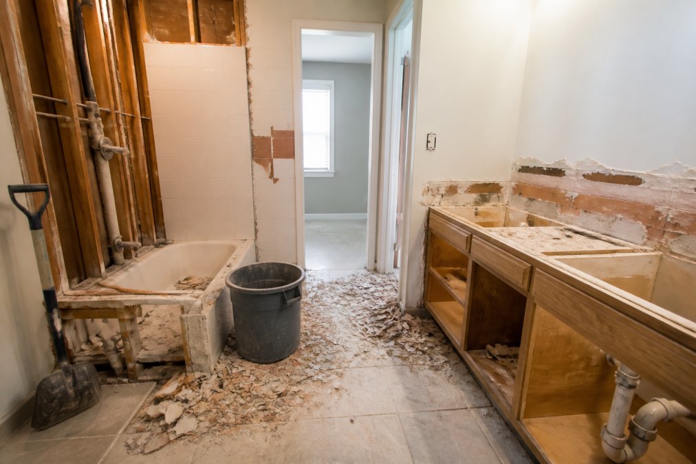 Alternatives to Full Bathroom Gut Renovations in Dallas