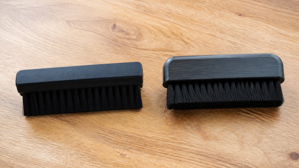 Anti-Static Brush vs Carbon Fiber Brush for Vinyl