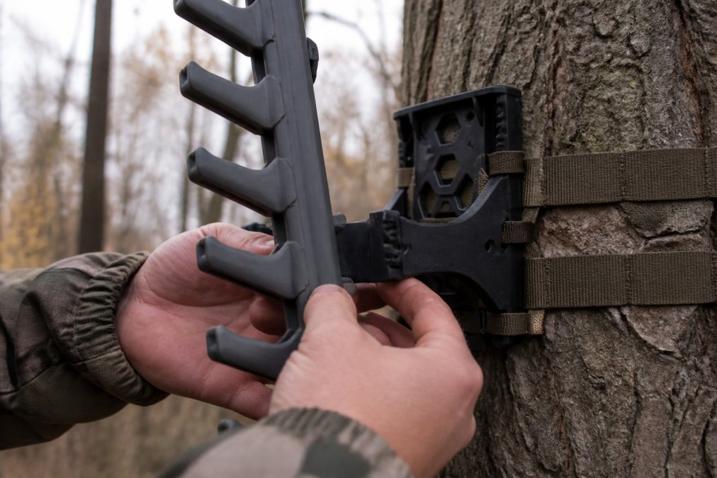 Diagram detailing stress points on 3D printed hunting accessories during field testing on a tree-mounted climbing stick