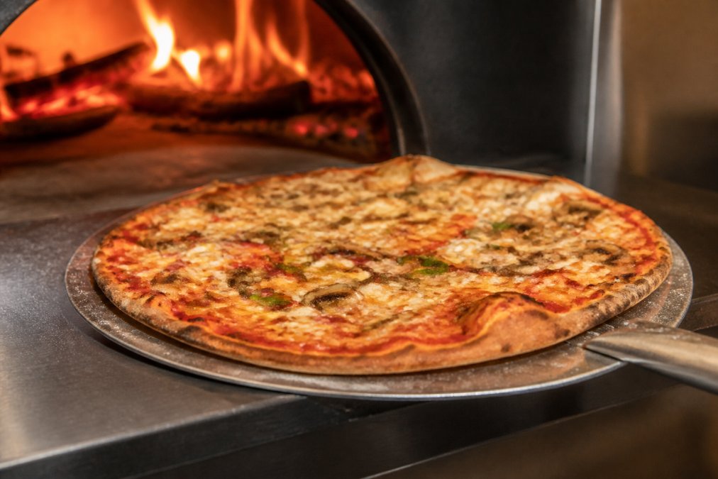 Authentic Thin Crust Pizza: A 2026 Guide
