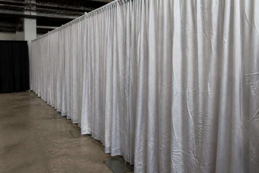 Avoiding Wrinkled Drapes for Event Rentals: 2026 Guide