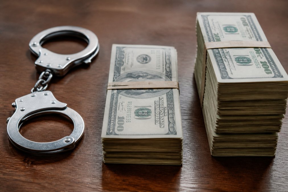 Bail Bond vs Cash Bail: Pros and Cons in 2026