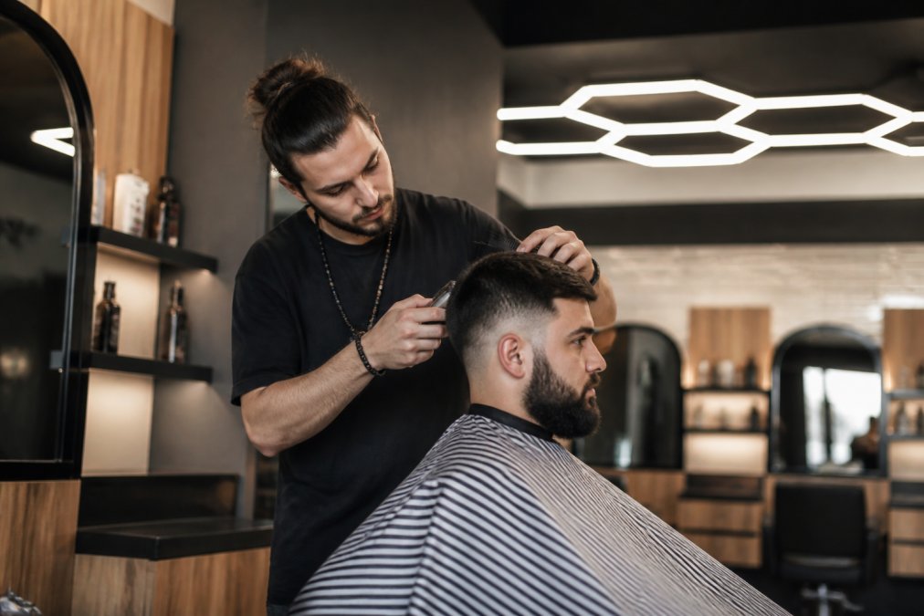 Barbier bilingue Plateau Mont-Royal Est : le guide 2026