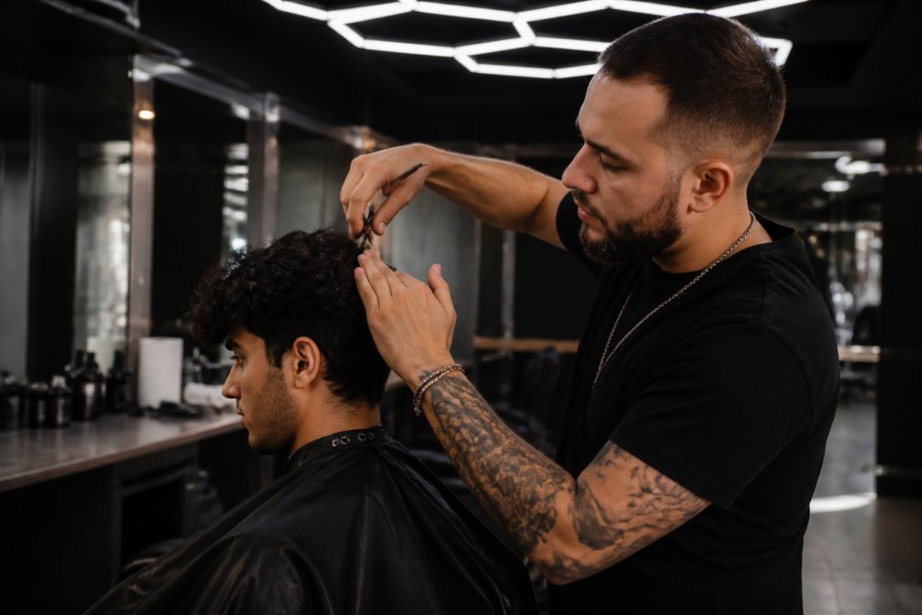 Barbier expert cheveux difficiles : avantages