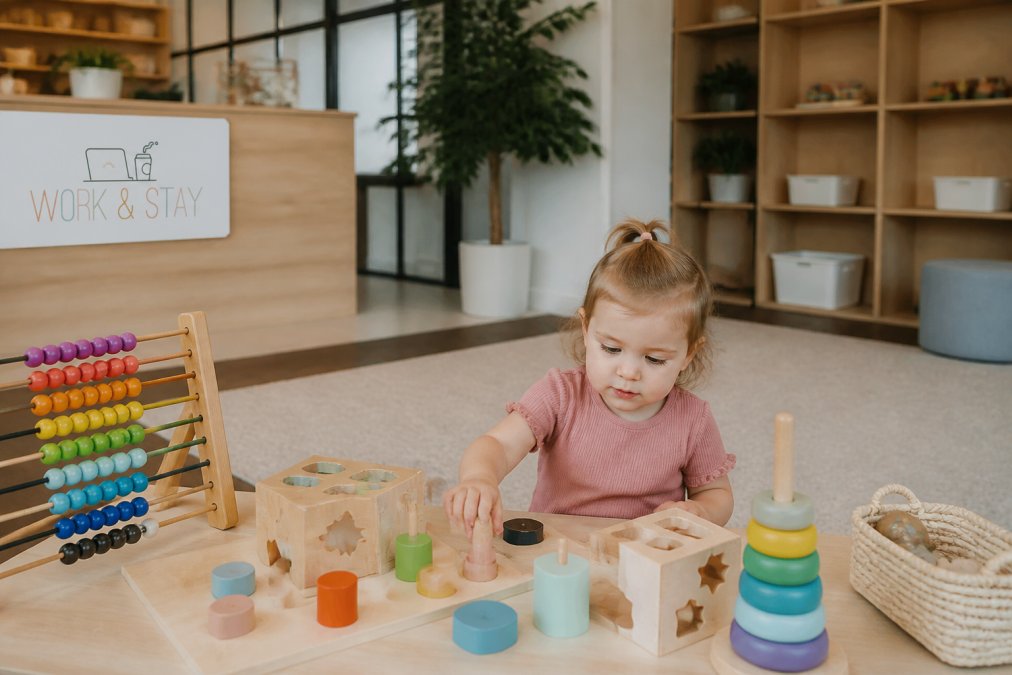 Benefits of Indoor Play for Toddlers: Development & Growth