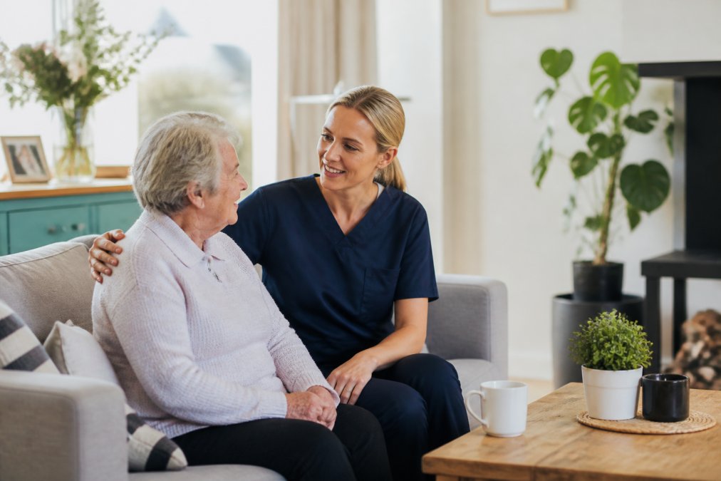 Benefits of Live In Care: A 2026 Guide for Families
