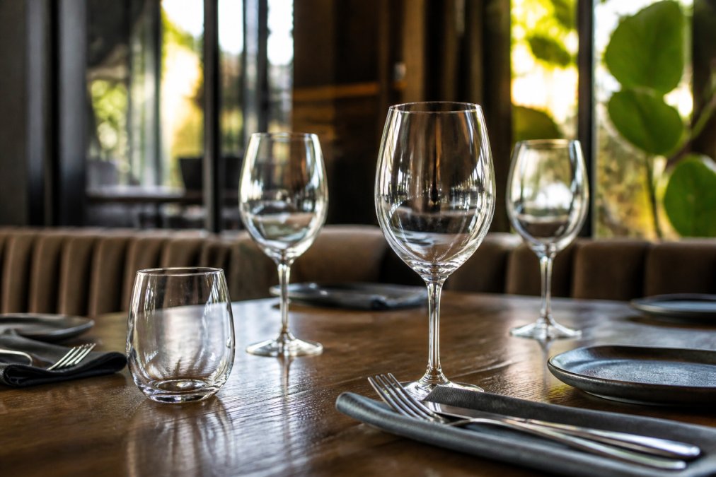 Bespoke Glassware for Restaurant Brand Identity: A 2026 Guide