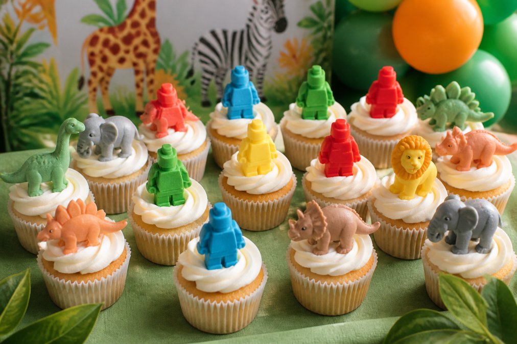 Professional illustration showing edible cake toppers for kids
