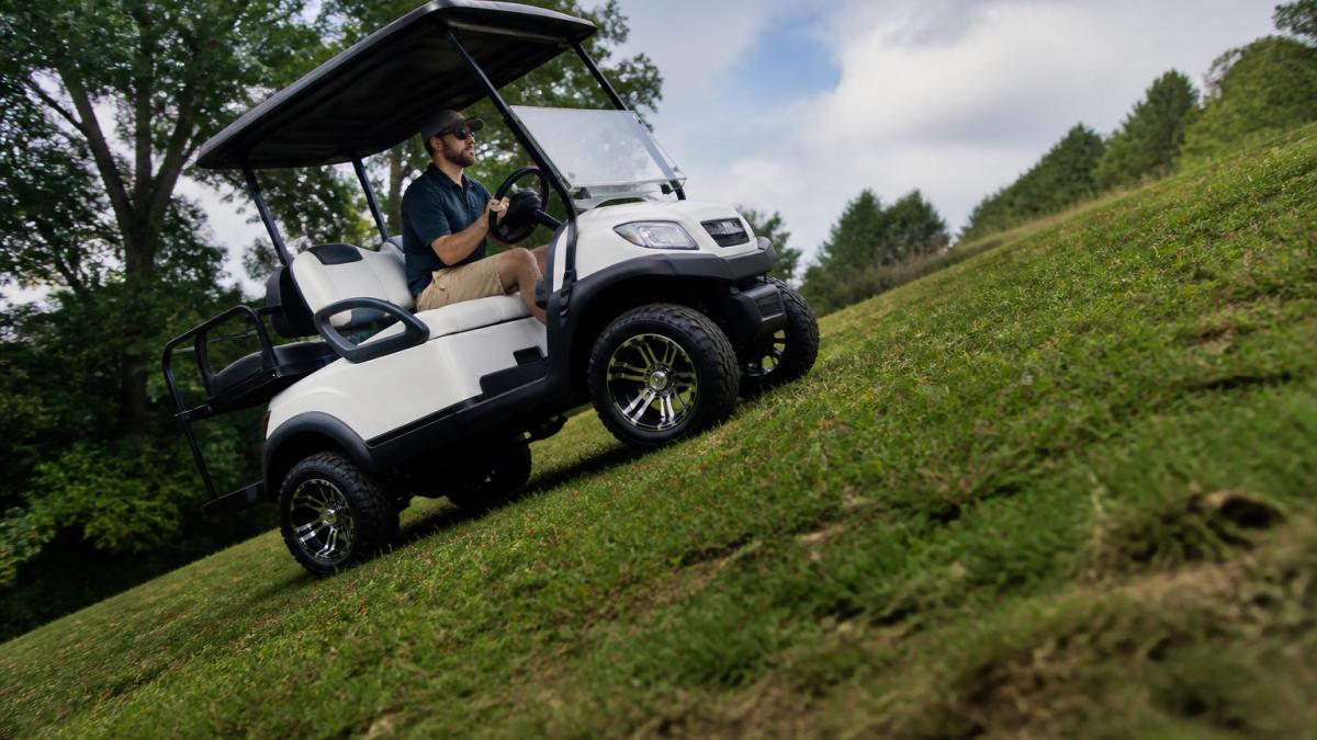 Infographic illustrating high ground clearance and suspension for golf carts for hilly terrain performance.