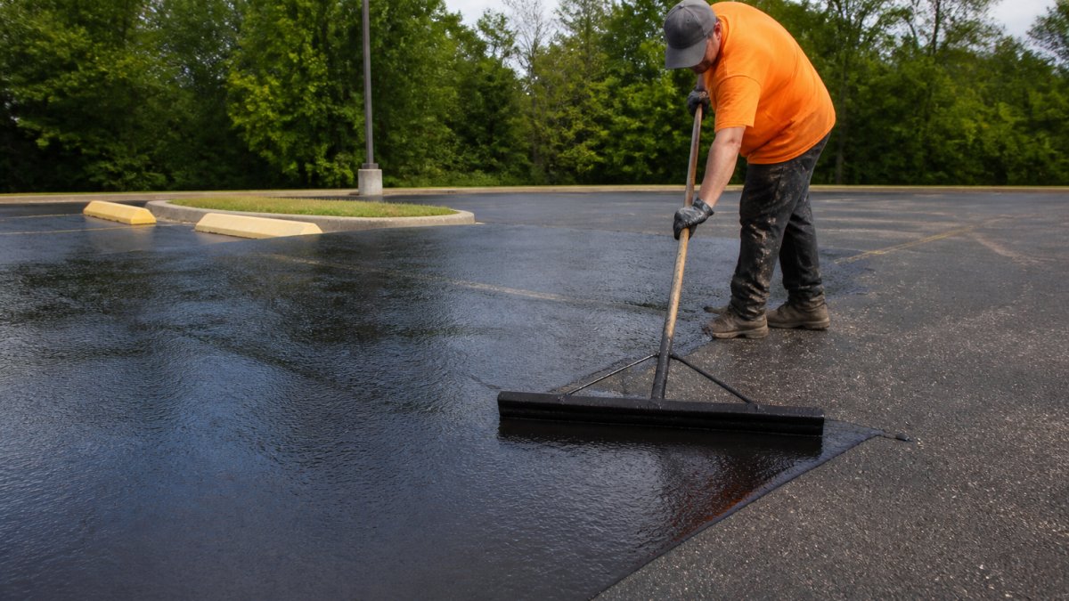 Best Time of Year for Parking Lot Sealcoating