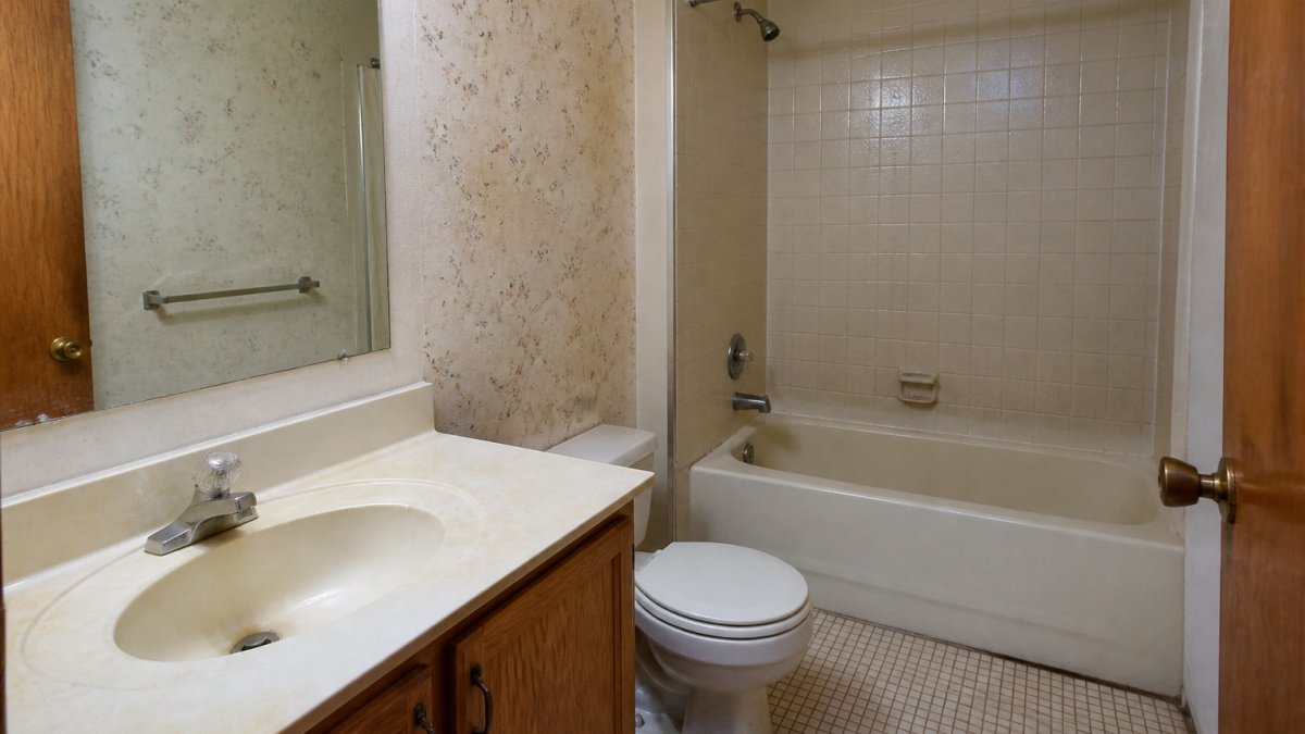 Best Ways to Renovate Outdated Bathrooms in 2026