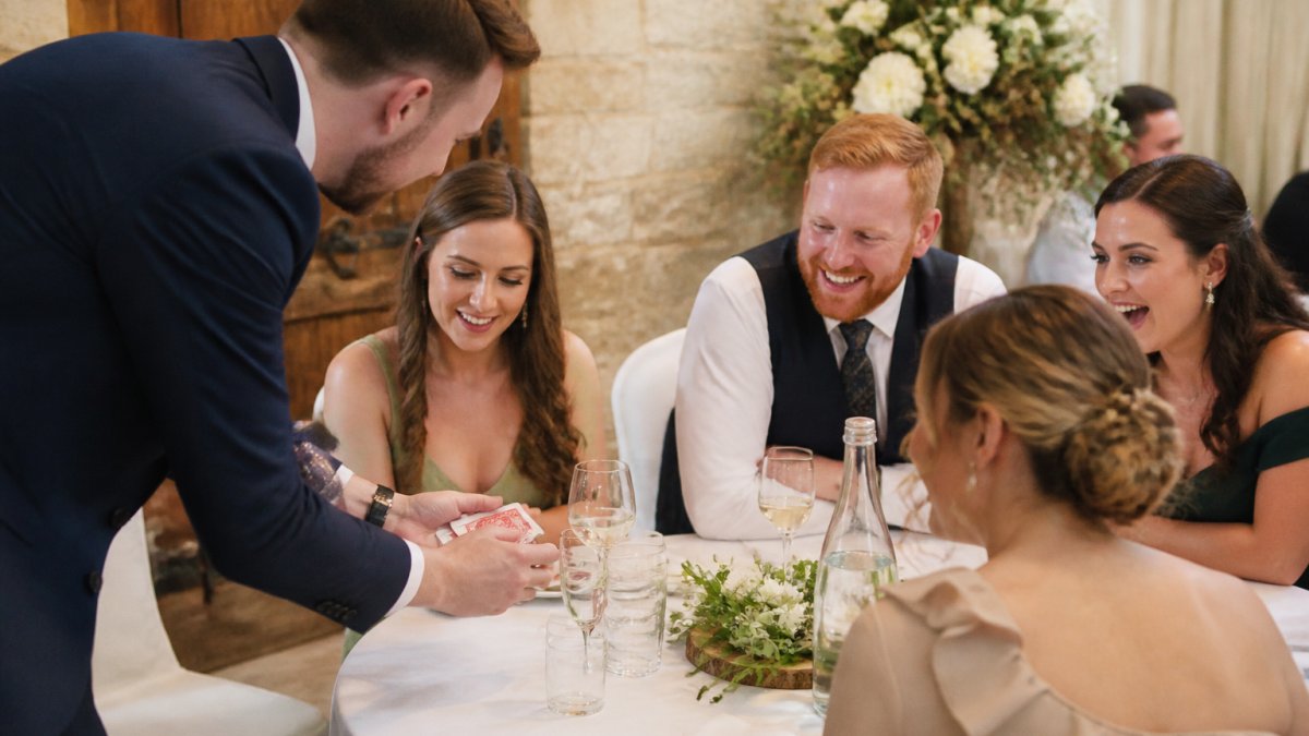Process diagram showing how a wedding magician provides interactive wedding entertainment for shy guests.
