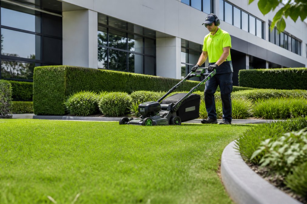 Book Commercial Grounds Maintenance: 2026 How-To Guide