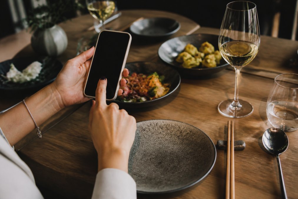 Book Dinner Reservation Online: A Complete Guide