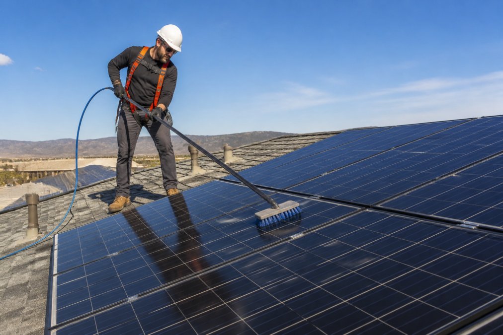 Book Professional Solar Panel Cleaning in 5 Steps