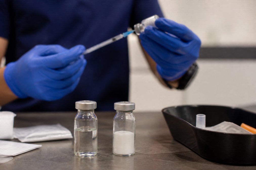 Side-by-side comparison of Close for BPC-157 vs TB-500 for muscle recovery