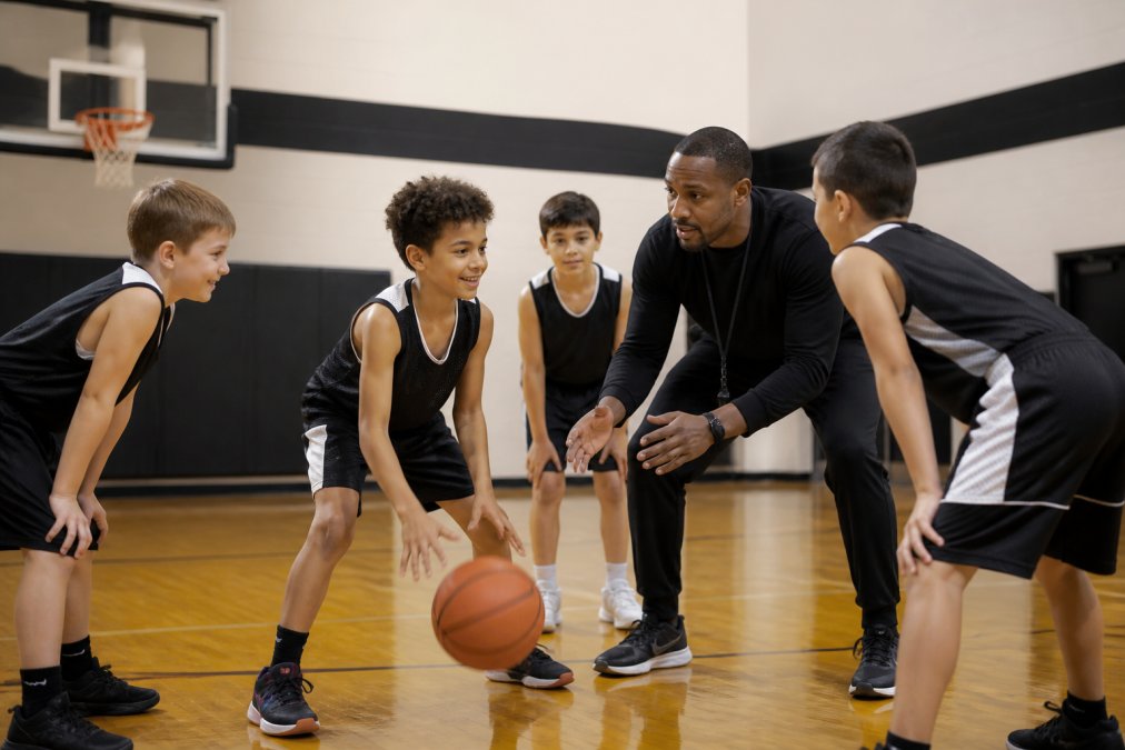 Infographic showing steps to vet a basketball club for your child through team culture and facility quality.