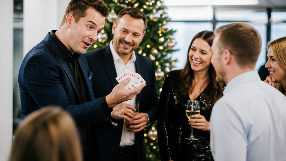 Close Up Magician for Corporate Christmas Party