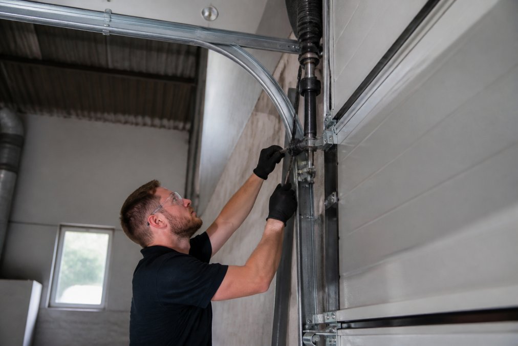 Commercial Garage Door Repair: A How-To Guide