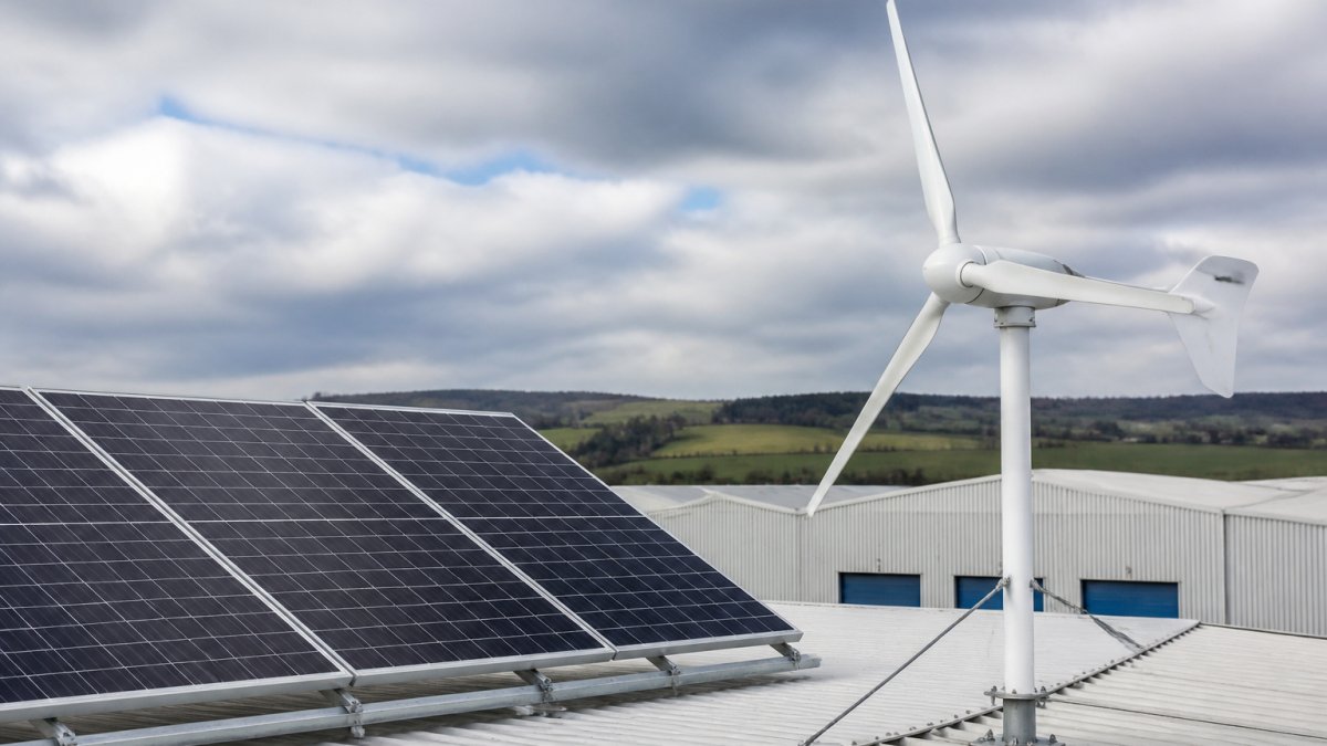 Commercial Solar vs Wind Energy for Scottish Warehouses: 2026
