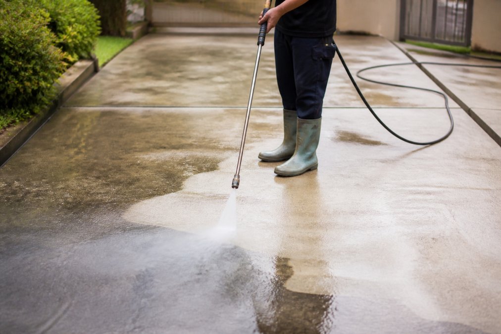 Cost of Professional Driveway Pressure Cleaning: 2026 Guide