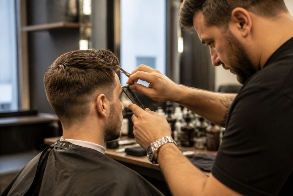 Coupe de cheveux homme sur mesure : le guide 2026