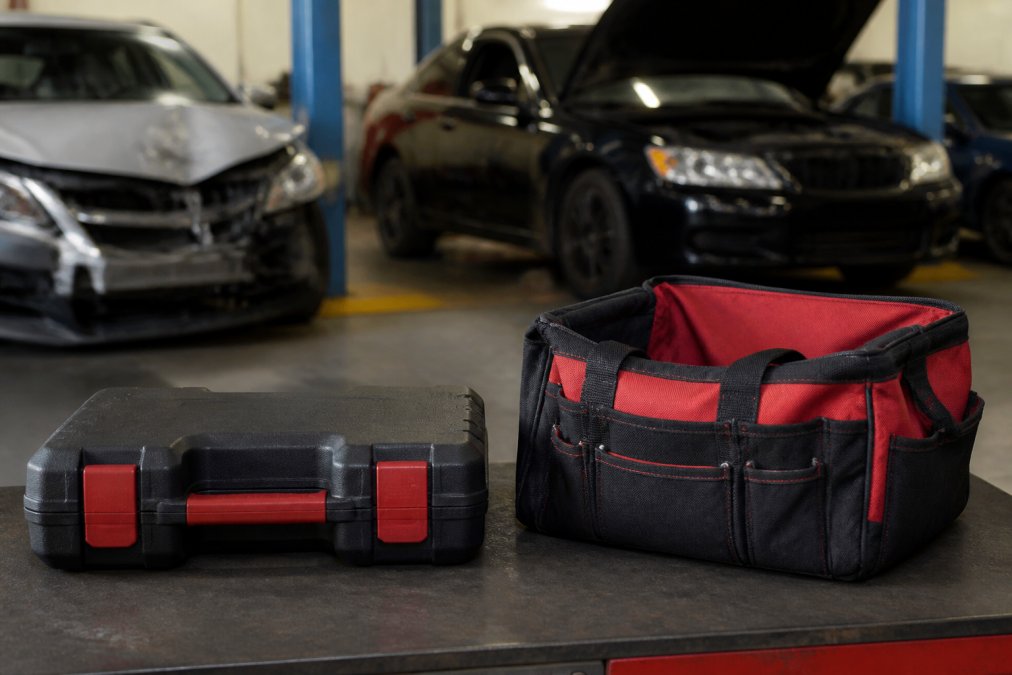CrashSolutions vs iMinTheRight: Service Comparison