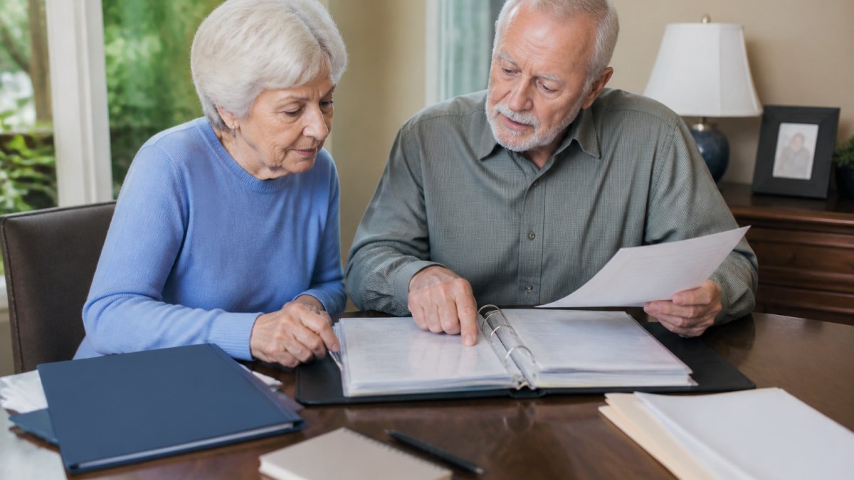 Creating a Family Emergency Binder for Seniors: Step-by-Step