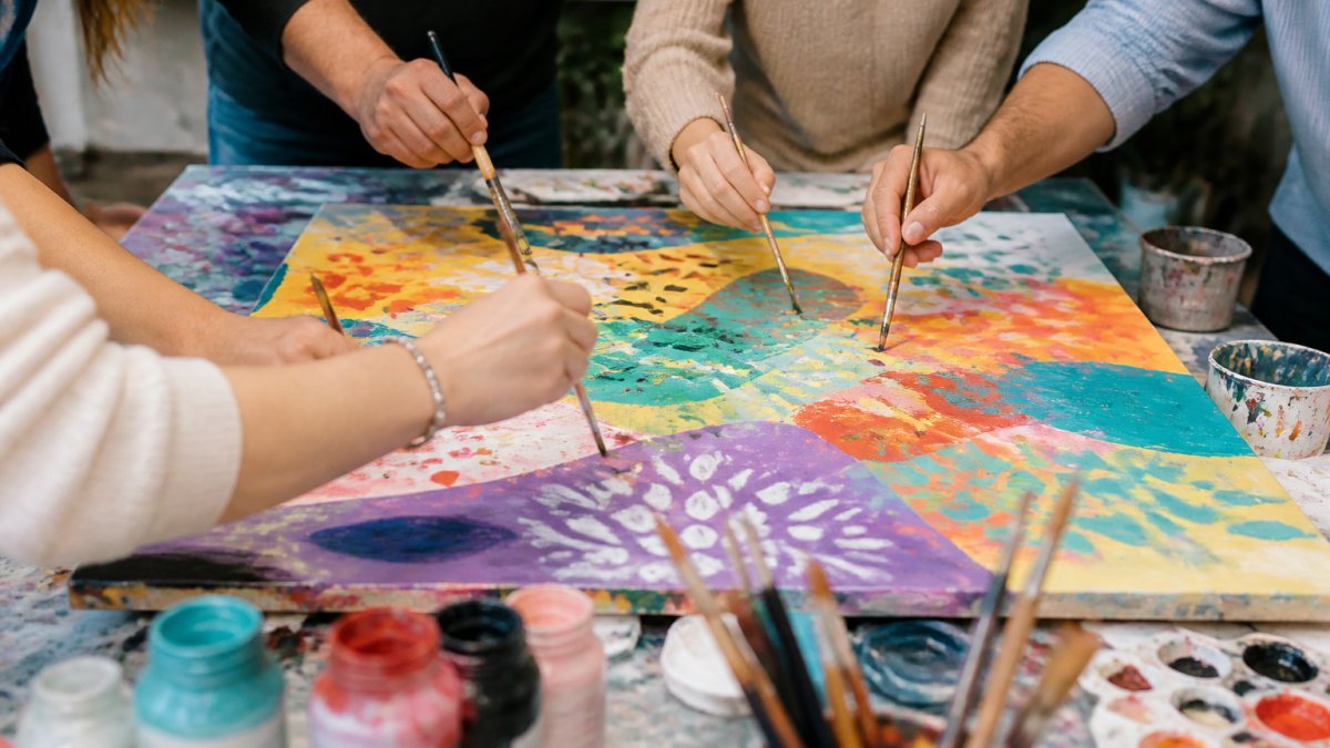 Creative Team Building Art Activities: 7 Ideas That Work