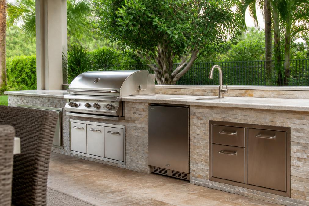 Custom Outdoor Kitchen Builders in Broward