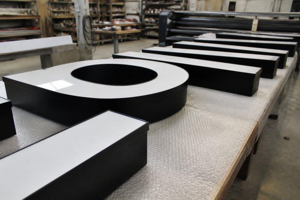 Custom Storefront Sign Fabrication Services: 2026 Guide