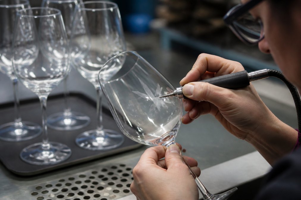 Design Branded Glassware Logos: A Step-by-Step Guide