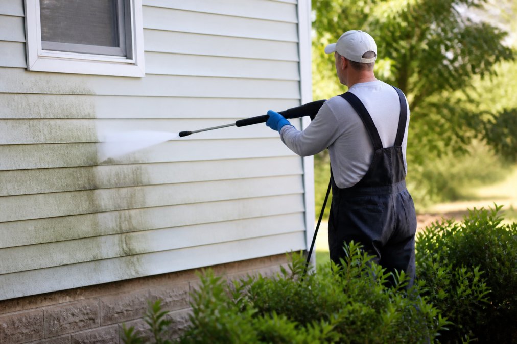 Eco-Friendly Exterior Cleaning: A 2026 Guide