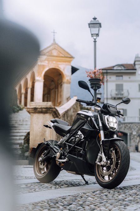 Electric Motorcycle Torque vs Combustion: Complete Comparison
