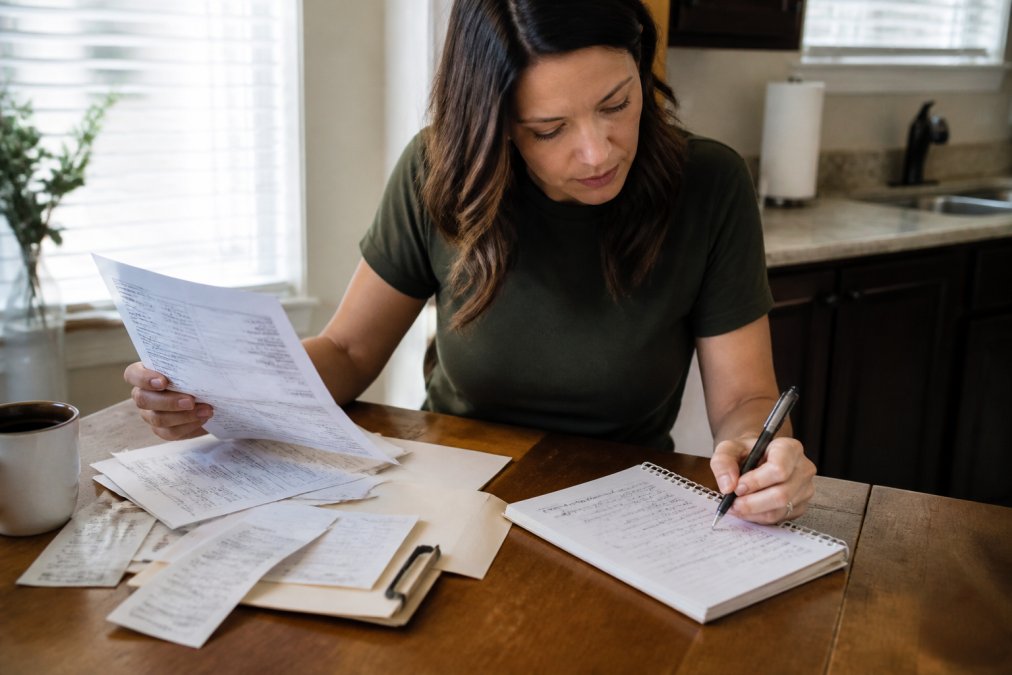 Infographic illustrating the process of organizing medical bills and symptom journals for a personal injury claim