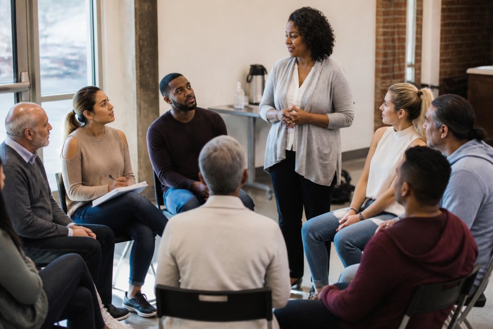 Diverse group in a facilitated discussion at The Readiness for Change Institute, an Evolve Sobriety alternative for re-entry.