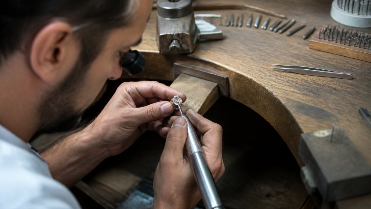 Expert Jewelry Repair Services: Find Your Local Specialist