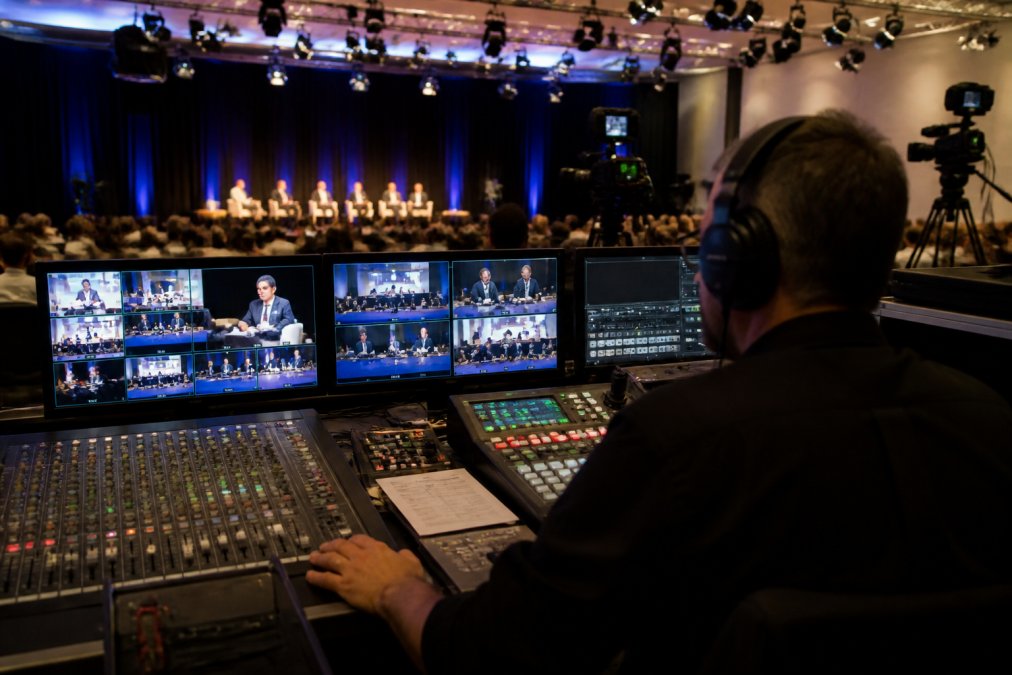 Professional illustration showing Professional for live streaming management services