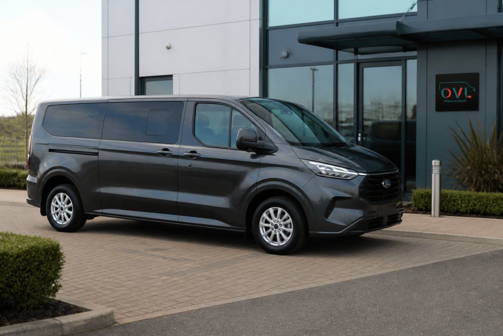 Infographic showing the benefits and monthly costs of a Ford Tourneo Custom lease for modern businesses