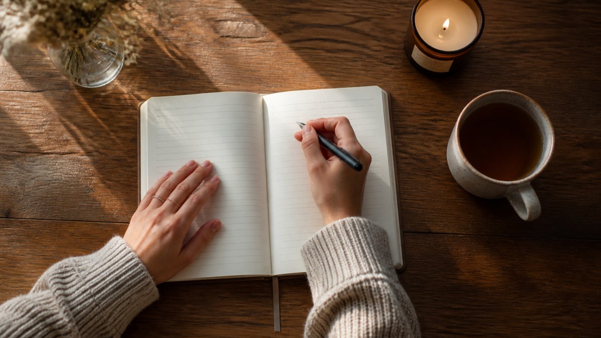Step-by-step diagram illustrating the journaling process for emotional reflection and personal healing