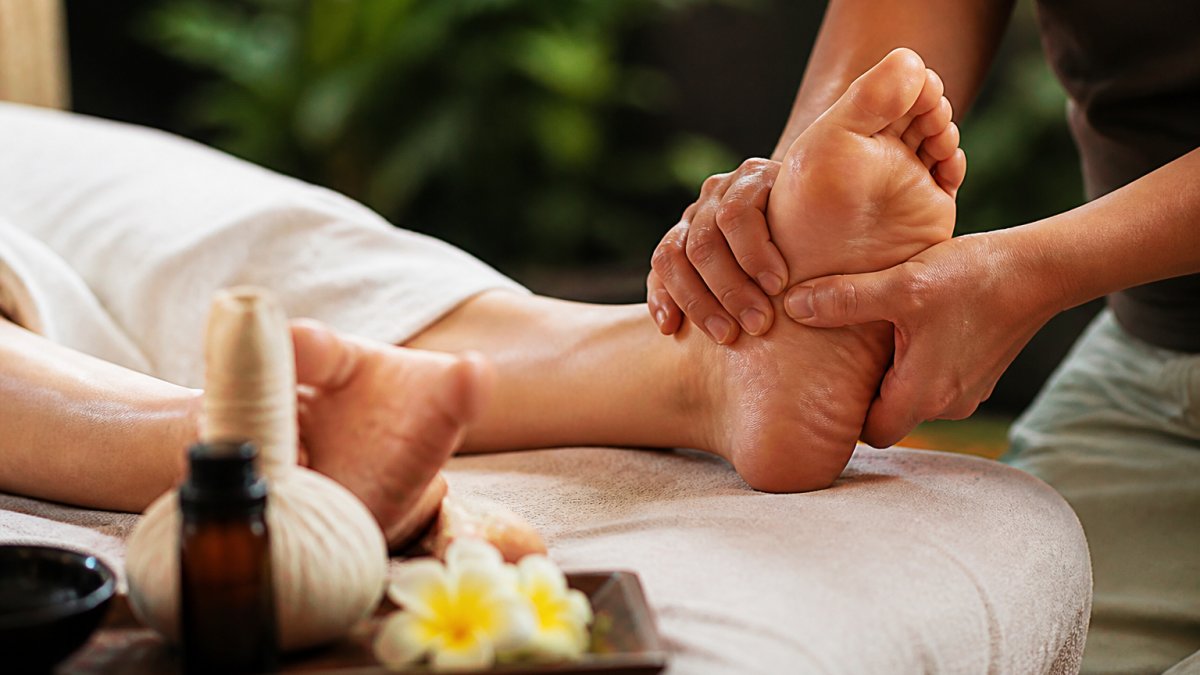 Herbal Oasis Foot Massage: Benefits & What to Expect