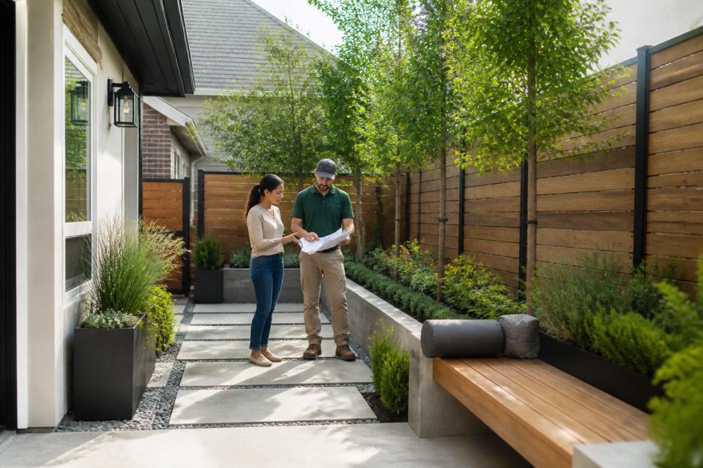 Hire Landscaping Service for Small Lot: 2026 Guide